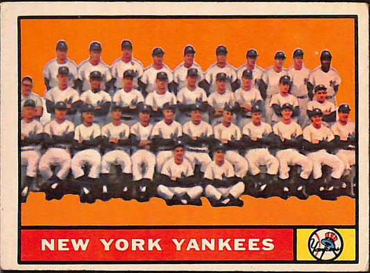 FIINR Baseball Card 1960 Topps New York Yankees Team Photo Baseball Card #228 - Near Mint Condition